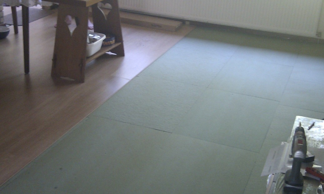Laminaat gelegd in woonkamer